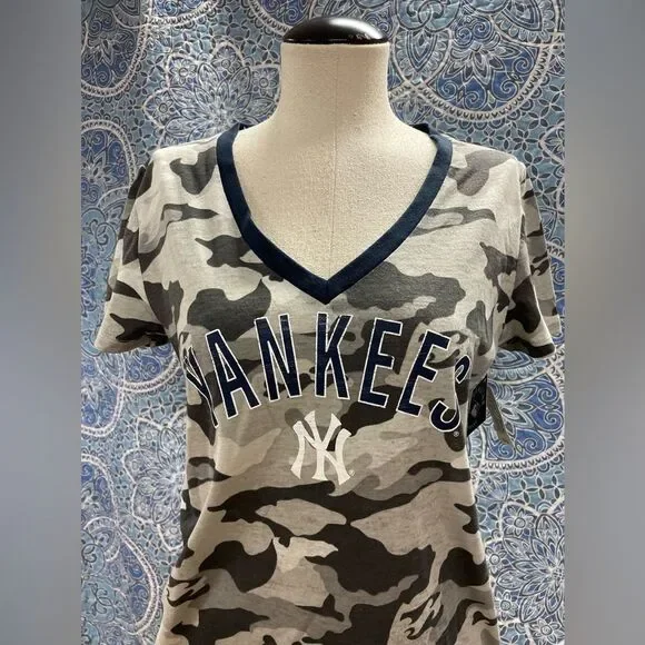 Yankee MLB Gray Camo V-neck T-shirt - Picture 2 of 10